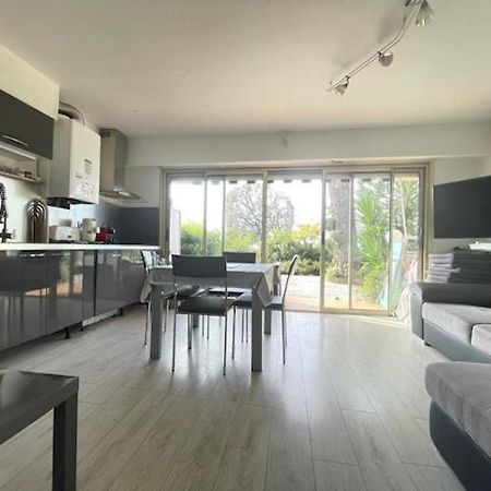 Appartement Face A La Mer Et Au Port Saint Laurent Du Var Avec Jardin Privatif المظهر الخارجي الصورة
