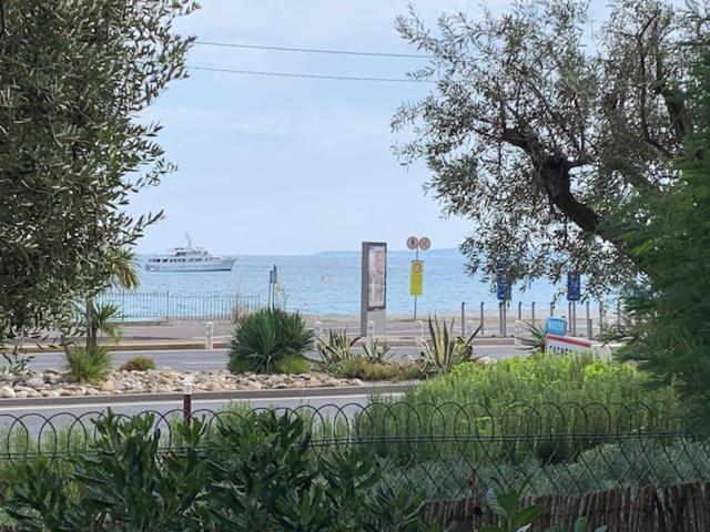 Appartement Face A La Mer Et Au Port Saint Laurent Du Var Avec Jardin Privatif المظهر الخارجي الصورة
